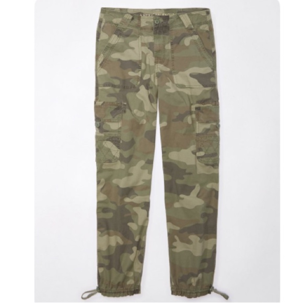 American Eagle Outfitters Camo Green Cargo Jogger size 16 short